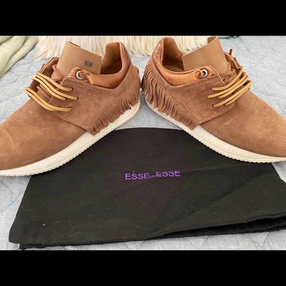 Esseutesse Shoes
